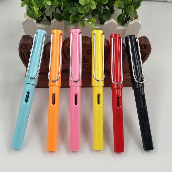 100pcs/lot factory direct sales cute fountain pen wholesale students writing calligraphy iraurita set multi-color gift pens 
100pcs/lot factory direct sales cute fountain pen wholesale students writing calligraphy iraurita set multi-color gift pens
