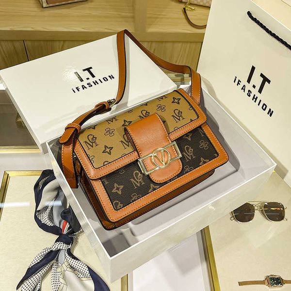 luxury handbags 2021 autumn and winter women's printed color matching envelope flip postman single shoulder diagonal span small square
luxury handbags 2021 autumn and winter women's printed color matching envelope flip postman single shoulder diagonal span small square
