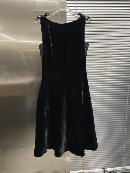 casual dresses shoulder bow wave point of fund 2021 autumn winters silk velvet vest dress 1023, Black;gray
casual dresses shoulder bow wave point of fund 2021 autumn winters silk velvet vest dress 1023, Black;gray