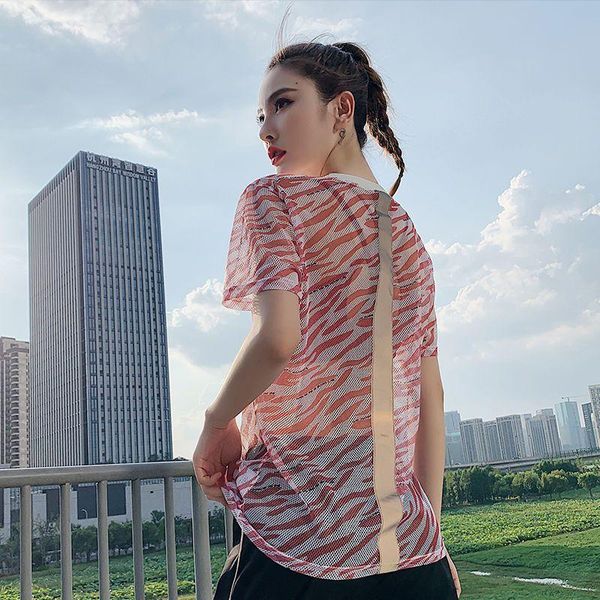 yoga outfit fitness t-shirt women casual loose mesh breathable quick-drying wear short sleeve professional training running sports top
yoga outfit fitness t-shirt women casual loose mesh breathable quick-drying wear short sleeve professional training running sports top