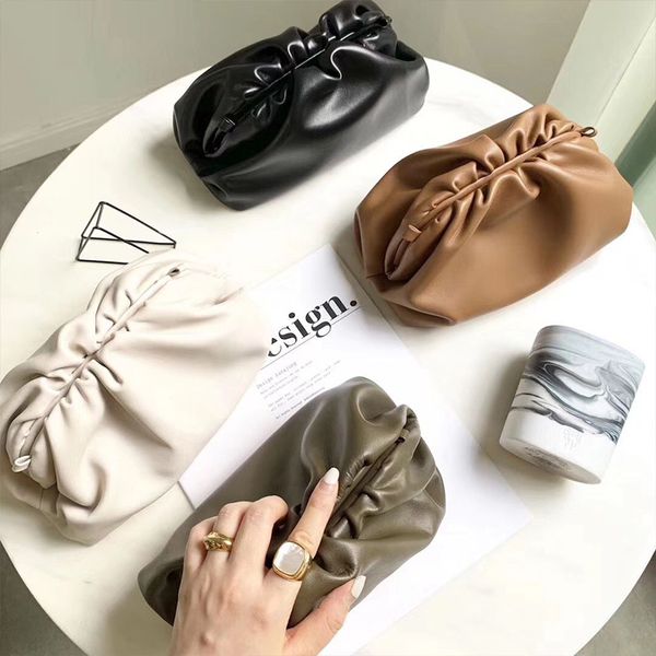 2021 new trendy soft leather cloud bag genuine leather womens bag celebrity same style crossbody pleated dumpling pillow bag clutch
2021 new trendy soft leather cloud bag genuine leather womens bag celebrity same style crossbody pleated dumpling pillow bag clutch