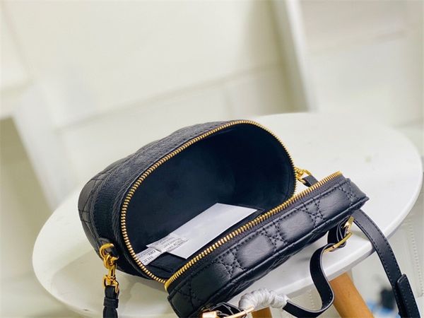2021 leather large capacity computer totes bag briefcase men's fashion bags plain nylon zipper handbag
2021 leather large capacity computer totes bag briefcase men's fashion bags plain nylon zipper handbag