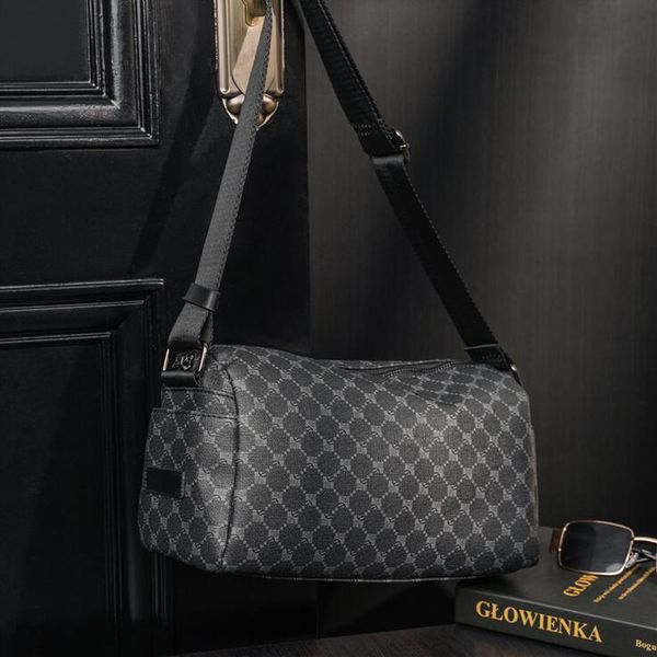 wholesale factory men leather shoulder bags outdoor sports plaid backpack business large striped mailman bag street trend stitching printed
wholesale factory men leather shoulder bags outdoor sports plaid backpack business large striped mailman bag street trend stitching printed