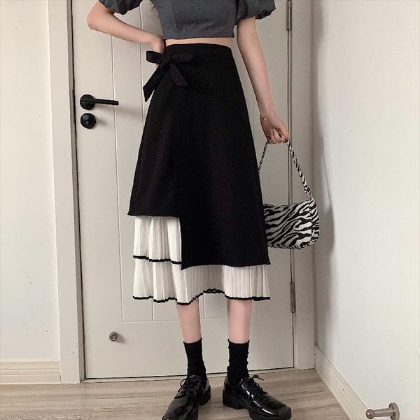 skirts korean version of 2021 design sense black and white irregular high waist thin pleated stitching a-line skirt female
skirts korean version of 2021 design sense black and white irregular high waist thin pleated stitching a-line skirt female