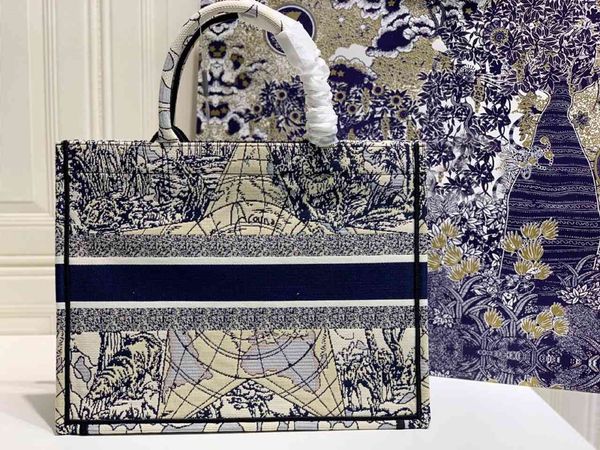 design 2021 luxury mini tote canvas handbags lady 3d embroidery designer leather shoulder handbag female bags for women
design 2021 luxury mini tote canvas handbags lady 3d embroidery designer leather shoulder handbag female bags for women