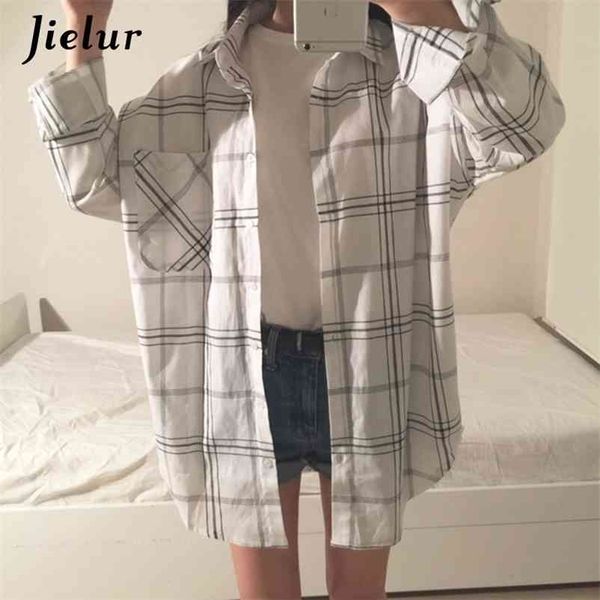 shirt women white plaid long sleeve autumn slim chic loose korean pocket s shirts summer blouse 210426
shirt women white plaid long sleeve autumn slim chic loose korean pocket s shirts summer blouse 210426