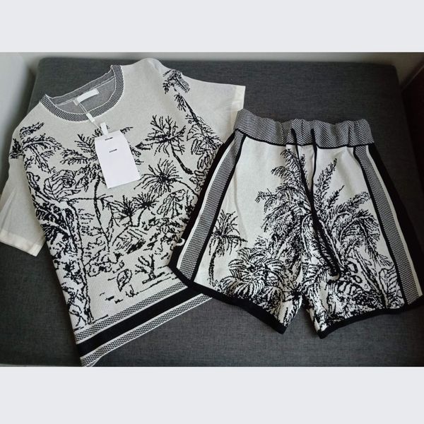 classic jungle printed sweaters set women knitted tracksuit short sleeve shorts sports suit ladies knit fitness running sets, White;black
classic jungle printed sweaters set women knitted tracksuit short sleeve shorts sports suit ladies knit fitness running sets, White;black