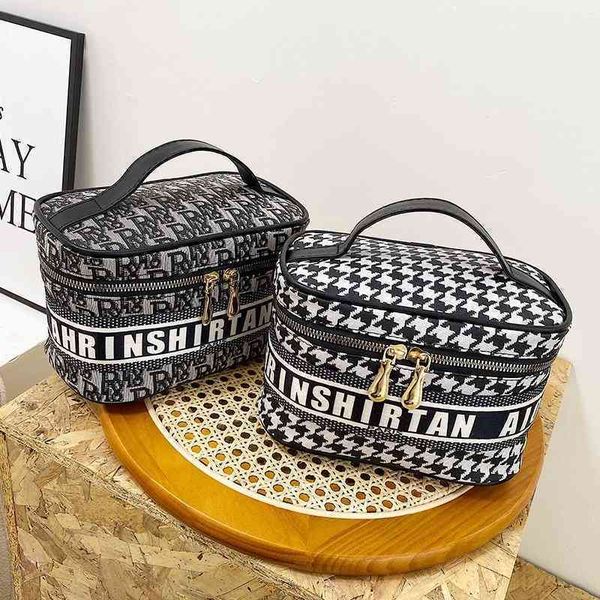 2022 latest luggage factory wholesale new leisure women's large capacity daily travel storage wash bags
2022 latest luggage factory wholesale new leisure women's large capacity daily travel storage wash bags