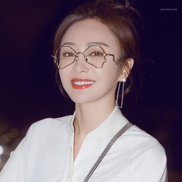 sunglasses irregular women 2021 classic gradient sun glasses ladies vintage brand designer flower sunglass female, White;black
sunglasses irregular women 2021 classic gradient sun glasses ladies vintage brand designer flower sunglass female, White;black