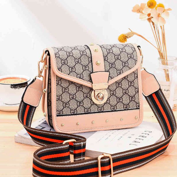 2022 new designer s contrast square splicing fashion rivet women's wide belt embossed letter single shoulder oblique span small bag
2022 new designer s contrast square splicing fashion rivet women's wide belt embossed letter single shoulder oblique span small bag