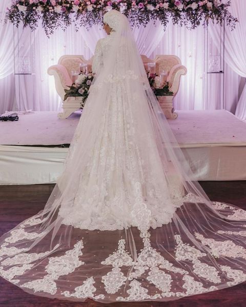bridal veils lace appliqued two-layer wedding white ivory champagne edge blusher face veil with combs, Black
bridal veils lace appliqued two-layer wedding white ivory champagne edge blusher face veil with combs, Black