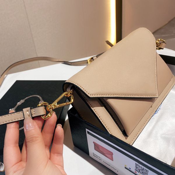 2021 brand designer armpit bag women's fashion luxury mini cleo diagonal single shoulder bags size 20*12cm
2021 brand designer armpit bag women's fashion luxury mini cleo diagonal single shoulder bags size 20*12cm