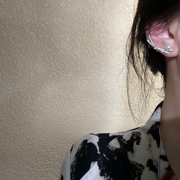 korean fashion asymmetric exquisite shining rhinestone stud earrings for women crystal bowknot earring wedding party jewelry, Golden;silver
korean fashion asymmetric exquisite shining rhinestone stud earrings for women crystal bowknot earring wedding party jewelry, Golden;silver