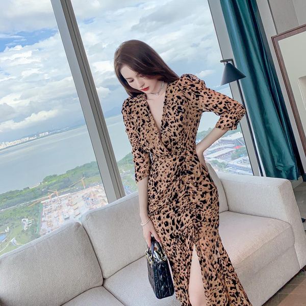casual dresses women's spring and autumn dress v-neck waist shows thin split leopard women, Black;gray
casual dresses women's spring and autumn dress v-neck waist shows thin split leopard women, Black;gray
