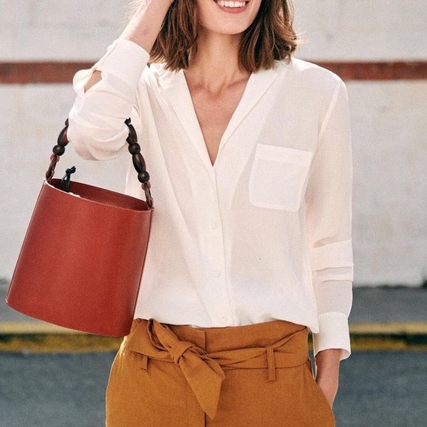 shirt 100% silk 2021 spring and autumn retro suit collar single row small bag button long-sleeved white women 75l4
shirt 100% silk 2021 spring and autumn retro suit collar single row small bag button long-sleeved white women 75l4