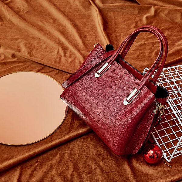fashion womens bag lady handbag crocodile pattern tide temperament hand carry all-match leather handbags purse
fashion womens bag lady handbag crocodile pattern tide temperament hand carry all-match leather handbags purse