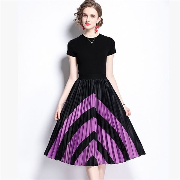summer women's two piece set short sleeve black t-shirt + high waist hit color pleated midi skirt ladies suits 210519, White
summer women's two piece set short sleeve black t-shirt + high waist hit color pleated midi skirt ladies suits 210519, White