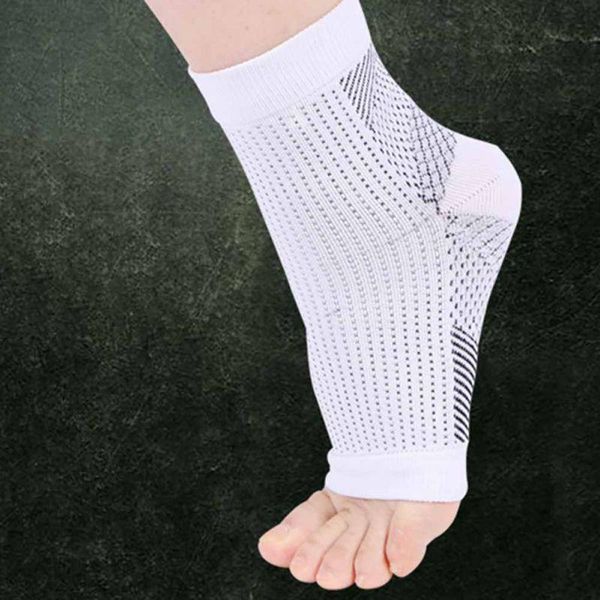 men women elastic compression sport protector soccer ankle support brace guard breathable gym training socks, Blue;black
men women elastic compression sport protector soccer ankle support brace guard breathable gym training socks, Blue;black
