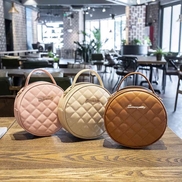 guangzhou women's 2021 new fashion round embroidered single shoulder oblique cross portable bag
guangzhou women's 2021 new fashion round embroidered single shoulder oblique cross portable bag