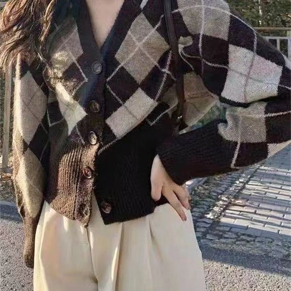 luxury women's ets short french style diamond lattice knitted cardigan spring and autumn loose outer v-neck sweater et female, Black;brown
luxury women's ets short french style diamond lattice knitted cardigan spring and autumn loose outer v-neck sweater et female, Black;brown