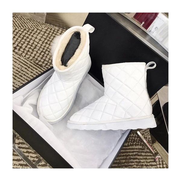 boots winter thick warm diamond lattice snow women non-slip flat lamb hair shoes classic soft fur integration solid color, Black
boots winter thick warm diamond lattice snow women non-slip flat lamb hair shoes classic soft fur integration solid color, Black
