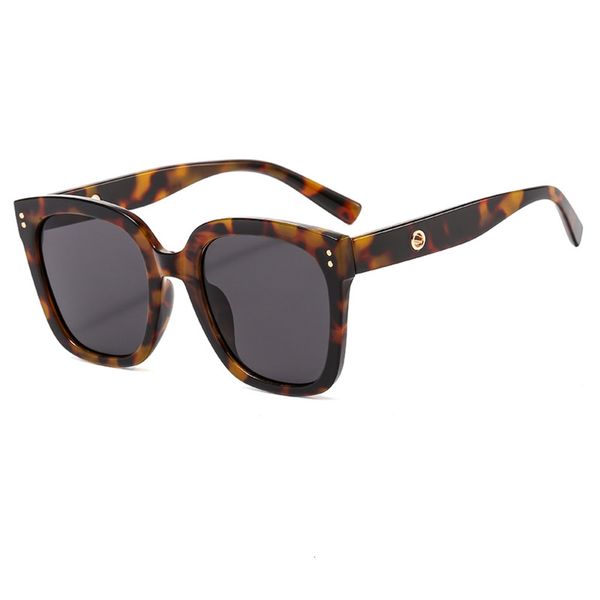 new fashion sunglass fashion strong round face net red street beat square box frame uv proof sunglass 3381, White;black
new fashion sunglass fashion strong round face net red street beat square box frame uv proof sunglass 3381, White;black