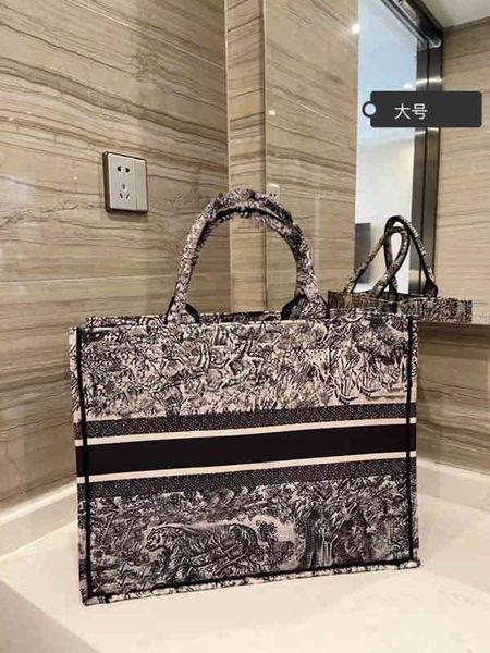 luxurys designer handbags ladies must-have high-end big-name fashionable shopping bags, classic design large size 42*34cm can be hand-held o
luxurys designer handbags ladies must-have high-end big-name fashionable shopping bags, classic design large size 42*34cm can be hand-held o