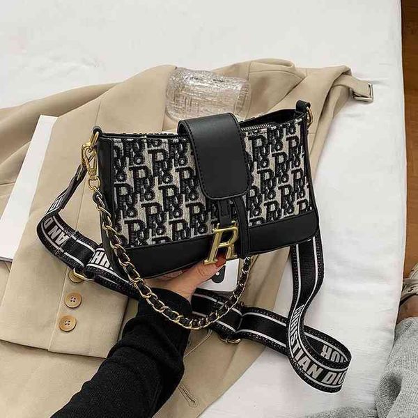 2022 latest luggage factory wholesale bag women's bag new stick armpit single shoulder messenger small square bags, Black;red
2022 latest luggage factory wholesale bag women's bag new stick armpit single shoulder messenger small square bags, Black;red