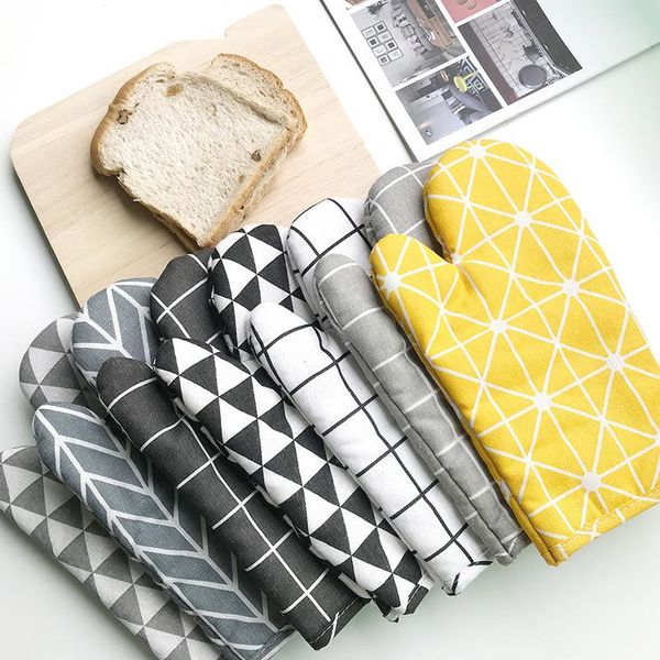 oven mitts 1 pair heat insulation gloves anti-scalding microwave non-slip kitchen heat-resistant gloves, barbecue pad
oven mitts 1 pair heat insulation gloves anti-scalding microwave non-slip kitchen heat-resistant gloves, barbecue pad