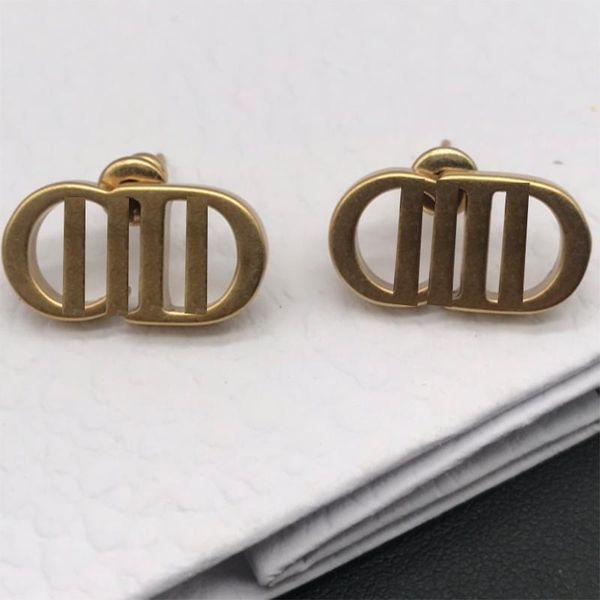 stud vinatge design copper color earring classic type for woman ear luxury jewelry engagement wedding cuffs, Golden;silver
stud vinatge design copper color earring classic type for woman ear luxury jewelry engagement wedding cuffs, Golden;silver