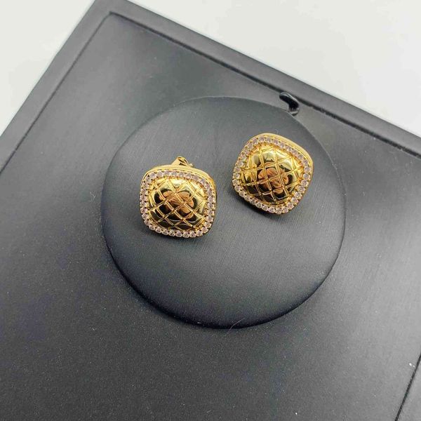 design jewelry temperament is simple, square earrings inlaid with diamond squares, female celi, cool style, versatile silver needle earrings, Golden
design jewelry temperament is simple, square earrings inlaid with diamond squares, female celi, cool style, versatile silver needle earrings, Golden