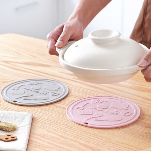 creative household kitchen, high temperature resistant, thickened and hollow out, can be padded with dishes, heat insulation pad, slip
creative household kitchen, high temperature resistant, thickened and hollow out, can be padded with dishes, heat insulation pad, slip