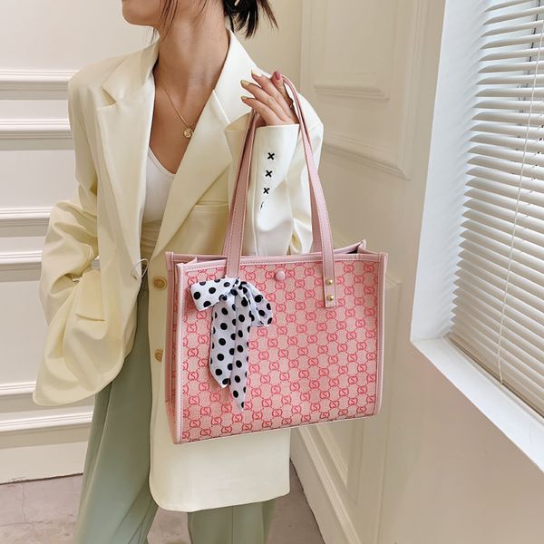 70% factory store 2021 korean fashion portable shoulder bag trend printed letter silk scarf decorative tote bag
70% factory store 2021 korean fashion portable shoulder bag trend printed letter silk scarf decorative tote bag