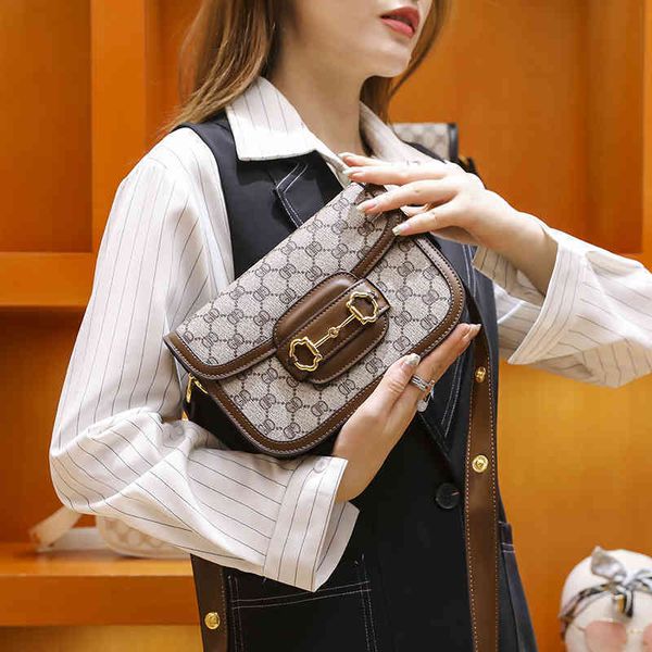 2022 factory outlet online advanced saddle diagonal cross bag horse shackle single shoulder leather women's bag
2022 factory outlet online advanced saddle diagonal cross bag horse shackle single shoulder leather women's bag