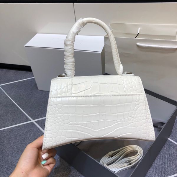 luxury ladies handbag fashion casual crocodile grain leather classic designer shoulder female bag
luxury ladies handbag fashion casual crocodile grain leather classic designer shoulder female bag