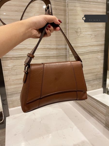 wholesale original leather brand classic designers shoulder bags crossbody bag genuine leather luxury handbags size 26x18cm
wholesale original leather brand classic designers shoulder bags crossbody bag genuine leather luxury handbags size 26x18cm