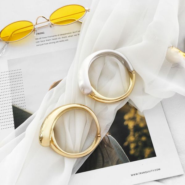 party jewelry half open and close design bangle two color joint irregular bracelet womens gift, Black 
party jewelry half open and close design bangle two color joint irregular bracelet womens gift, Black