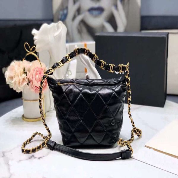 designer cosmetic bag2021 cream small fragrant style rhombic chain bag high-quality wandering shoulder main
designer cosmetic bag2021 cream small fragrant style rhombic chain bag high-quality wandering shoulder main