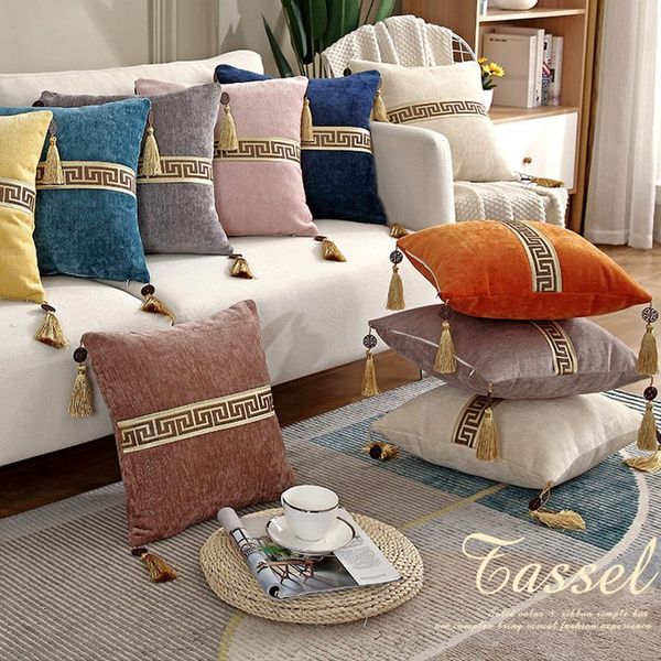 chinese style jacquard tassels cushion covers chenille white yellow throw pillowcases high qualtity patchwork pillow cushion/decorative 
chinese style jacquard tassels cushion covers chenille white yellow throw pillowcases high qualtity patchwork pillow cushion/decorative