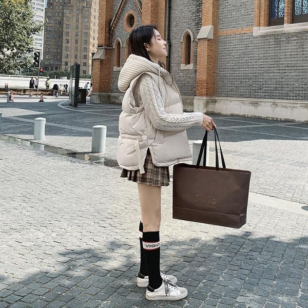women's vests autumn winter women sleeveless vest cotton padded coats plus size patchwork knitted hooded lady clothing gilet femme y976, Black;white
women's vests autumn winter women sleeveless vest cotton padded coats plus size patchwork knitted hooded lady clothing gilet femme y976, Black;white