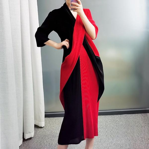 casual dresses 2021 spring and autumn women's party miyak fold fashionable high elastic v-neck color matching dress, Black;gray
casual dresses 2021 spring and autumn women's party miyak fold fashionable high elastic v-neck color matching dress, Black;gray