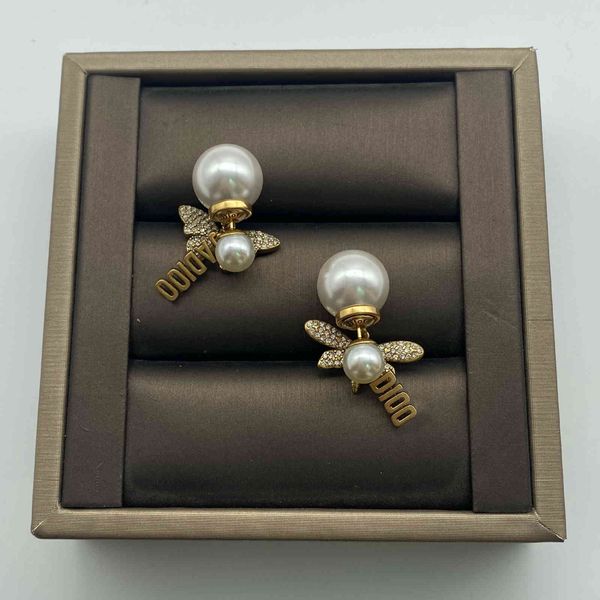 chandeliers earrings d home / dijia style old butterfly dragonfly asymmetric pearl letter female 925 silver needle
chandeliers earrings d home / dijia style old butterfly dragonfly asymmetric pearl letter female 925 silver needle