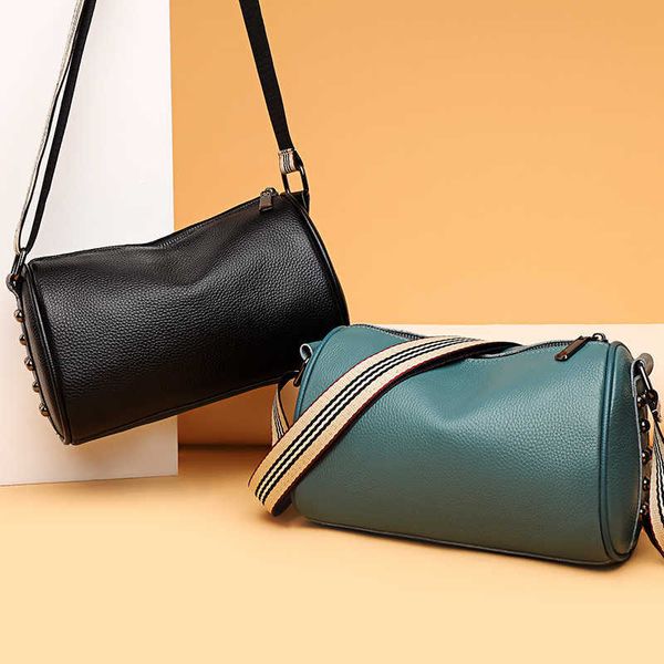 leather bag women's 2021 simple and fashionable litchi pattern wide shoulder strap single menger soft pillow
leather bag women's 2021 simple and fashionable litchi pattern wide shoulder strap single menger soft pillow