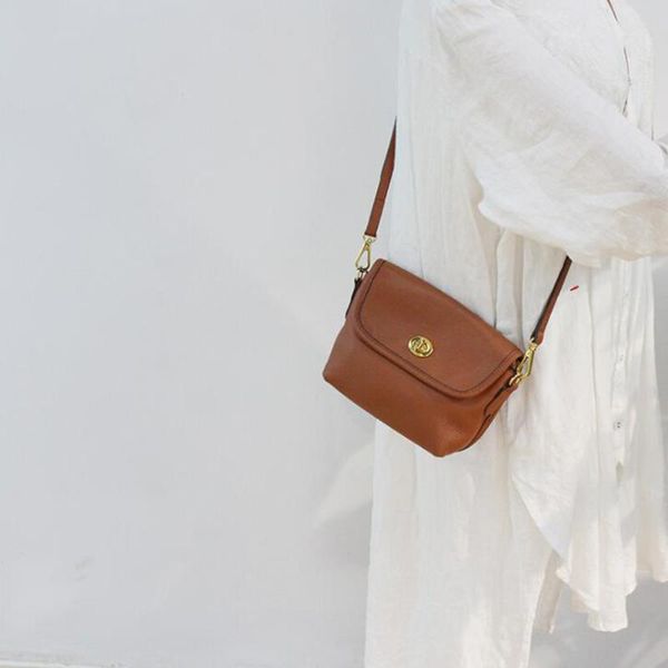 evening bags simple design genuine leather shoulder bag 2021 fashion designer women's phone purse handbag small crossbodymessenger
evening bags simple design genuine leather shoulder bag 2021 fashion designer women's phone purse handbag small crossbodymessenger
