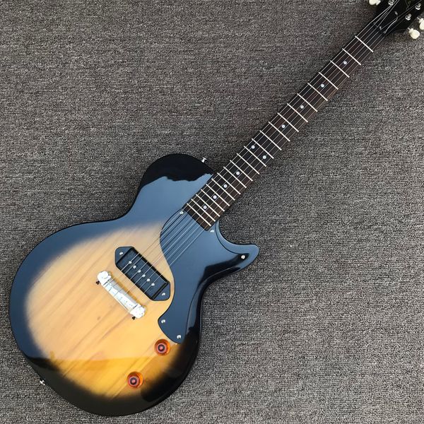 2021 new style and electric guitar, rosewood fingerboard , one piece of p90 pickup,
2021 new style and electric guitar, rosewood fingerboard , one piece of p90 pickup,