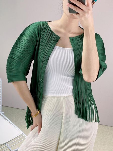 women's jackets changpleat 2021 early autumn women's tassel coat miyak pleated fashion loose and thin five-point sleeve fold cardig, Black;brown
women's jackets changpleat 2021 early autumn women's tassel coat miyak pleated fashion loose and thin five-point sleeve fold cardig, Black;brown