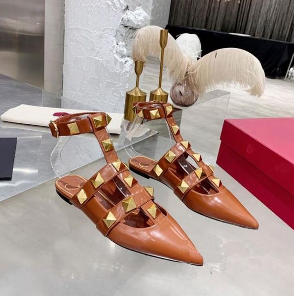 style leather flat-bottomed slippers female cat with pointed rivet sandals buckle,, Black
style leather flat-bottomed slippers female cat with pointed rivet sandals buckle,, Black