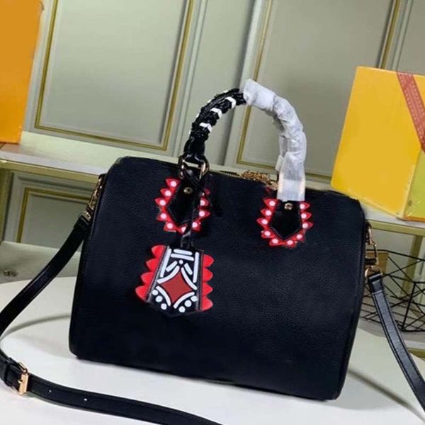 luxurys designers boston bag handbags women duffel pouch large flower leather shoulder crossbody bags pillow handbag purse 30cm
luxurys designers boston bag handbags women duffel pouch large flower leather shoulder crossbody bags pillow handbag purse 30cm