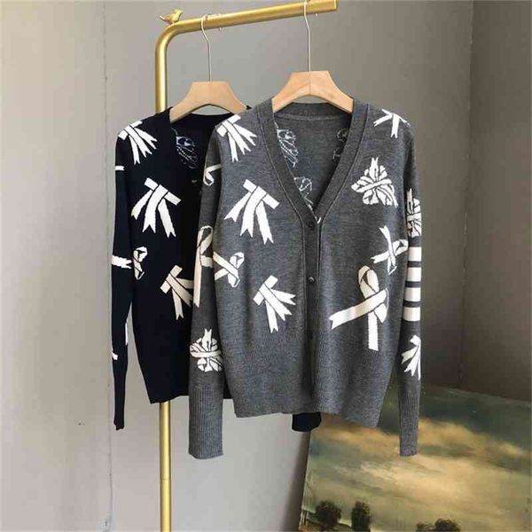 tb pure yuan knitted cardigan women's early autumn new temperament fashion bow print four bar v-neck sweater coat, Black
tb pure yuan knitted cardigan women's early autumn new temperament fashion bow print four bar v-neck sweater coat, Black