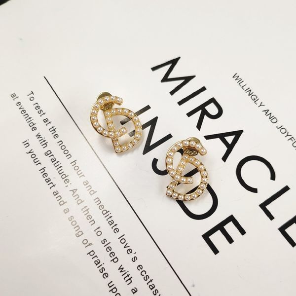 2021 new designer family high temperament pearl earrings classic korean version net star same silver needle ear jewelry female, Golden
2021 new designer family high temperament pearl earrings classic korean version net star same silver needle ear jewelry female, Golden